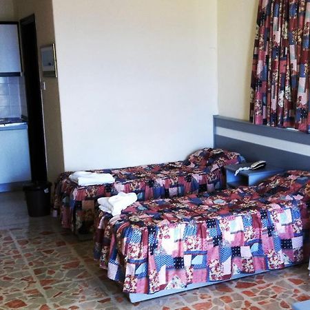 Clover Holiday Complex Aparthotel Qawra Room photo